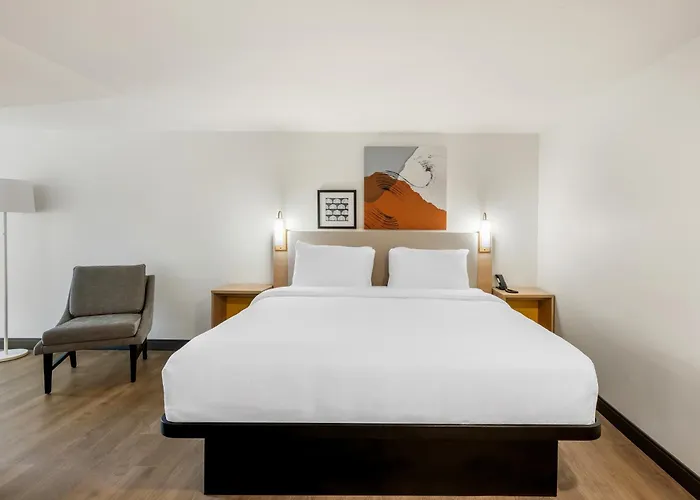 Spark By Hilton Freeport